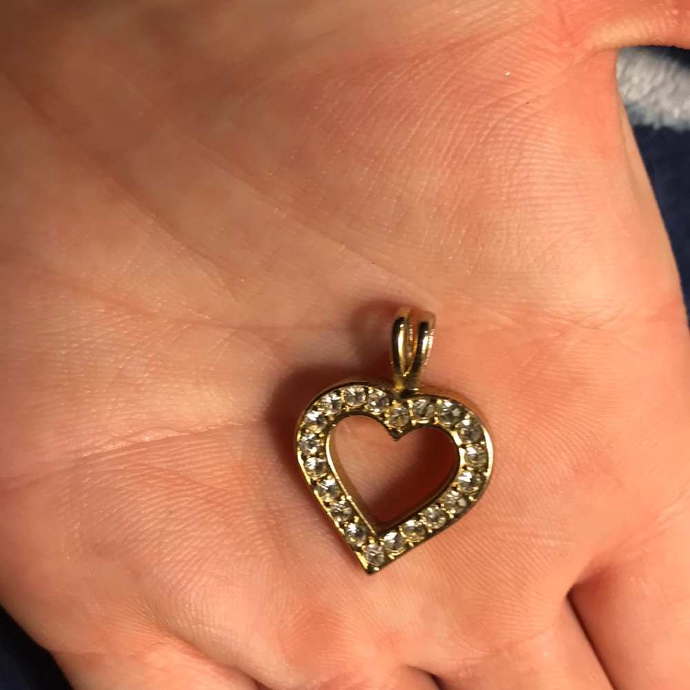 Heart diamond pendant.